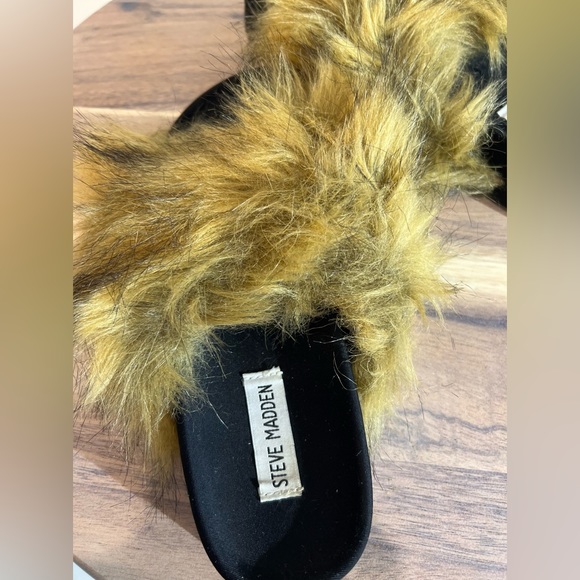 STEVE MADDEN women’s size 7 AMARI faux fur slide sandals color tan & black - Picture 9 of 10
